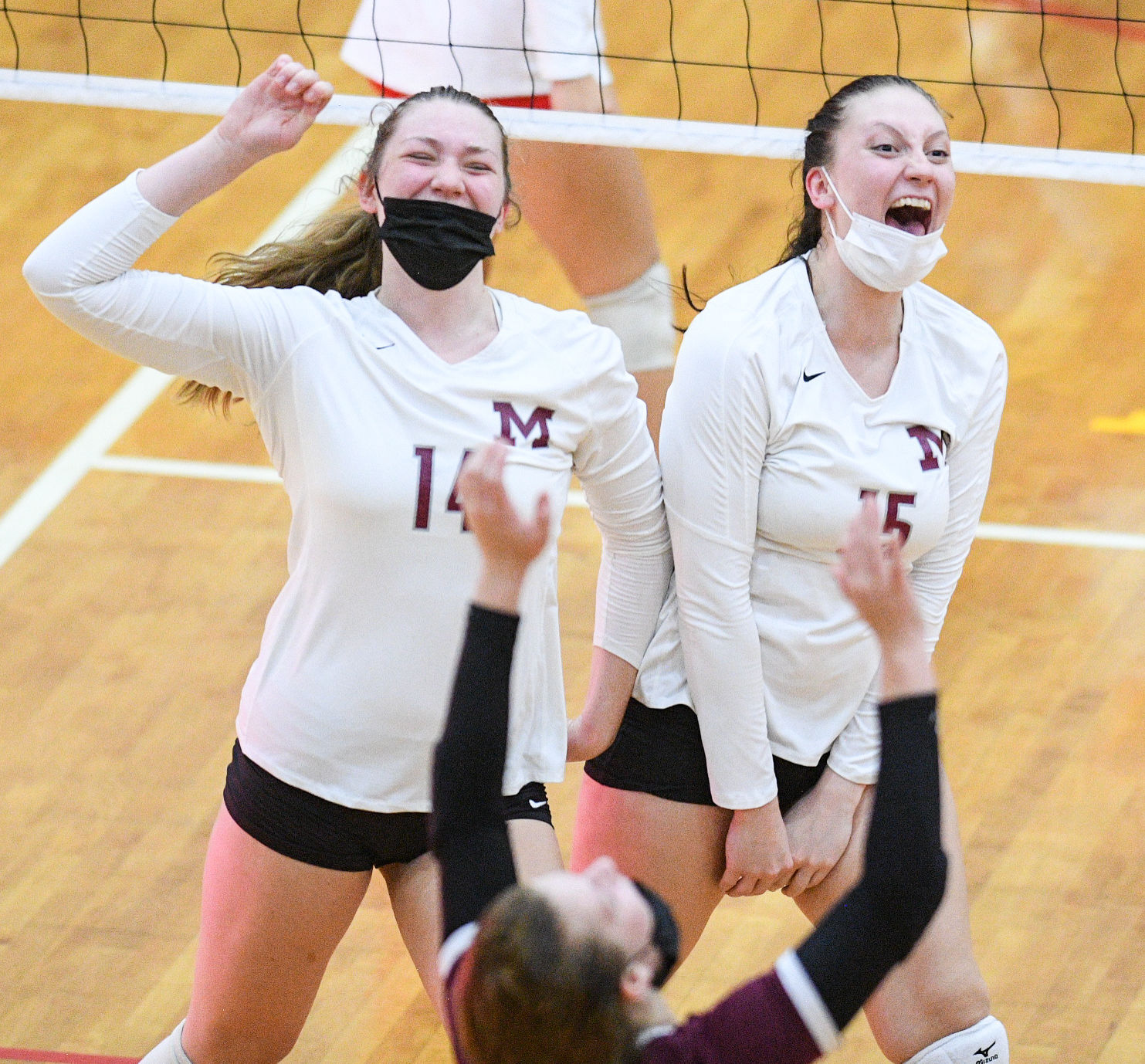 100521-qc-spt-moline-ri-vball-003